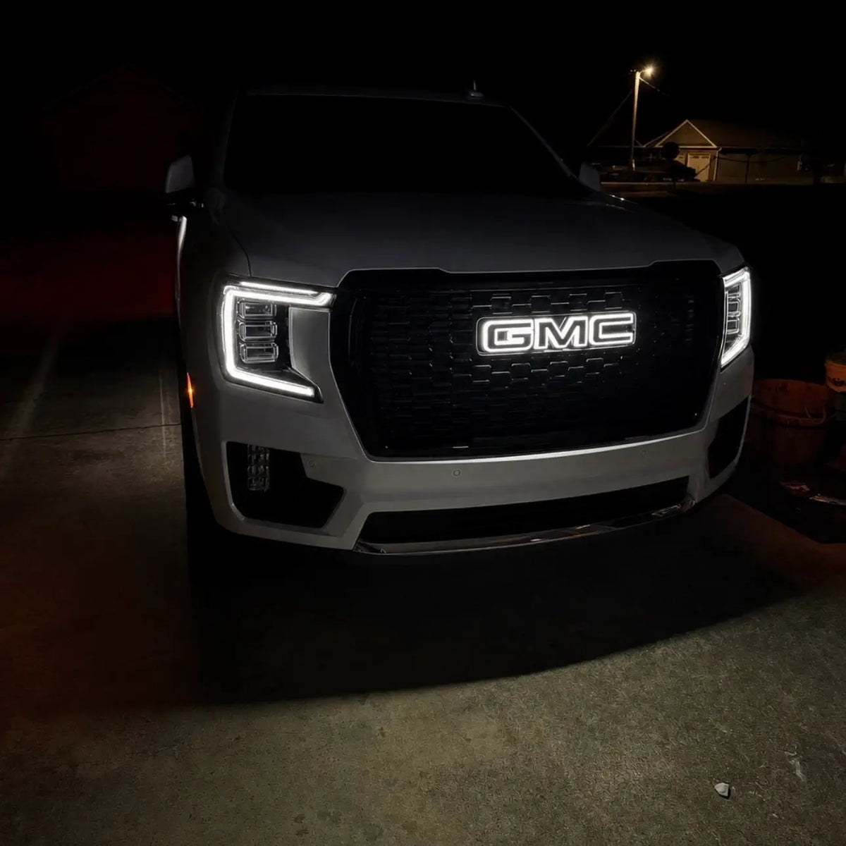 yukon white gmc logo